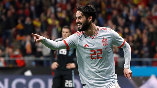 Isco celebra un gol con España.
