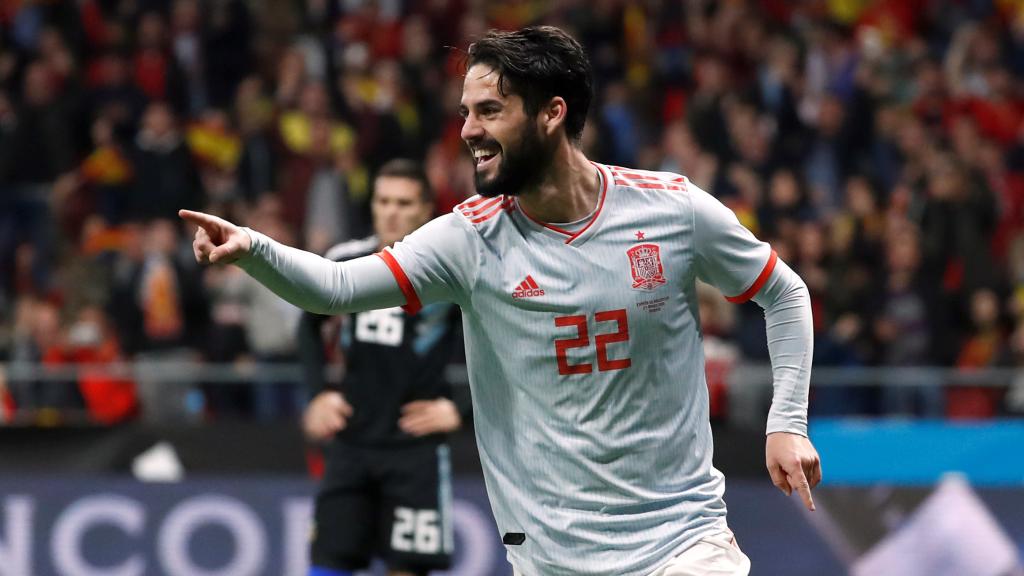 Isco celebra un gol con España.