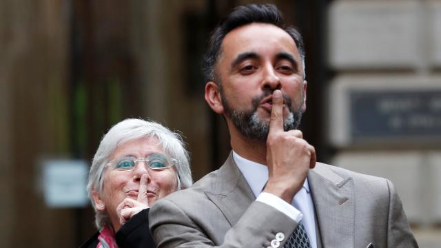 Ponsatí y Anwar tras conseguir la libertad de la primera.