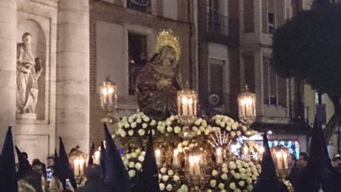 Valladolid-angustias-procesion-sabado-santo