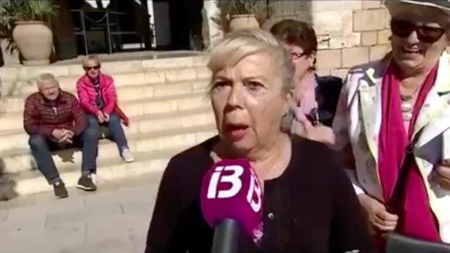 La misa en catalán en la Catedral de Mallorca indigna a esta granadina enfurecida