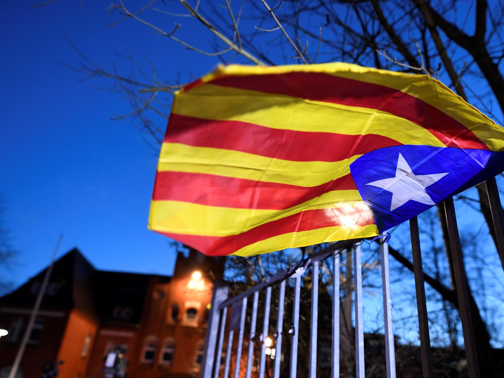 Una estelada delante de la cárcel alemana de Neumünster