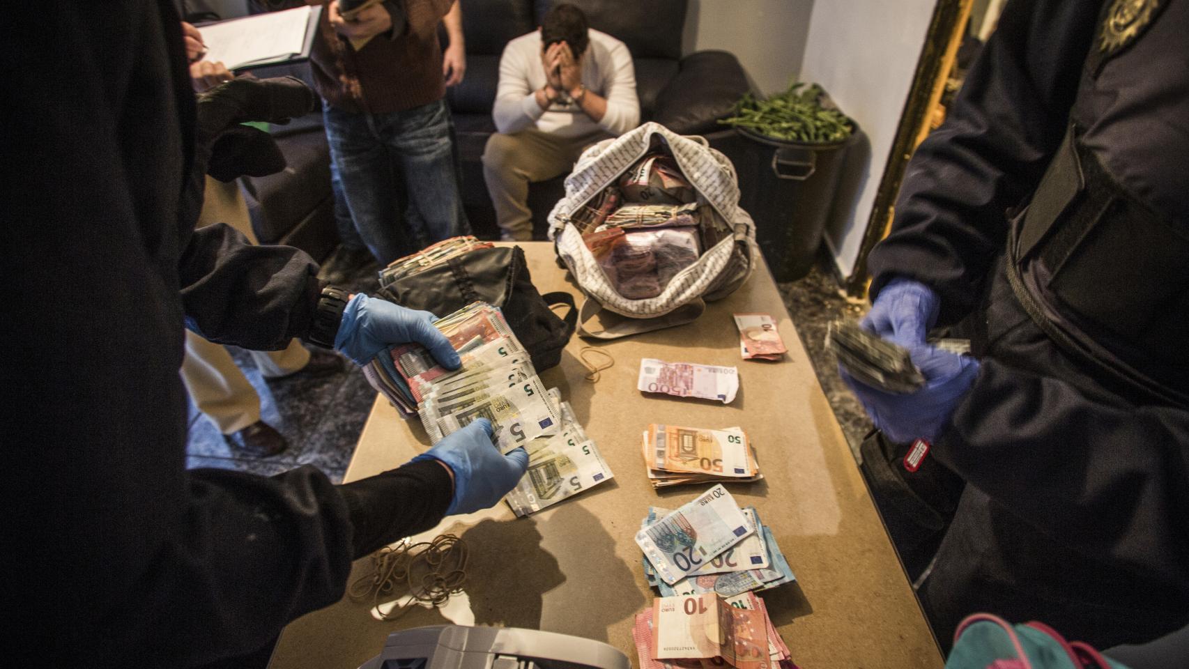 Así pasó Granada del tabaco a la marihuana.