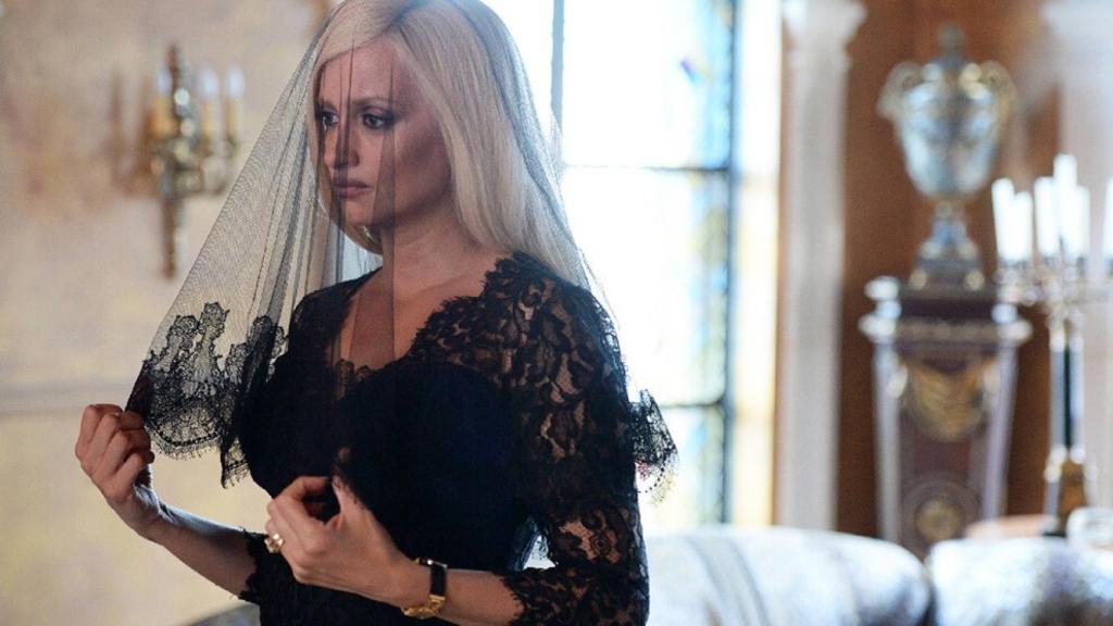 Netflix Italia corrige a España: “Se pronuncia Versache”