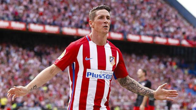 Fernando Torres, en la celebración de un gol del Atlético en el Vicente Calderón.