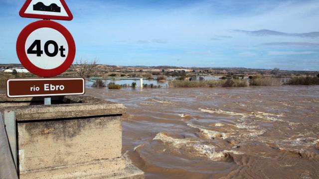 Vista general del río Ebro a su paso por la localidad zaragozana de Quinto.