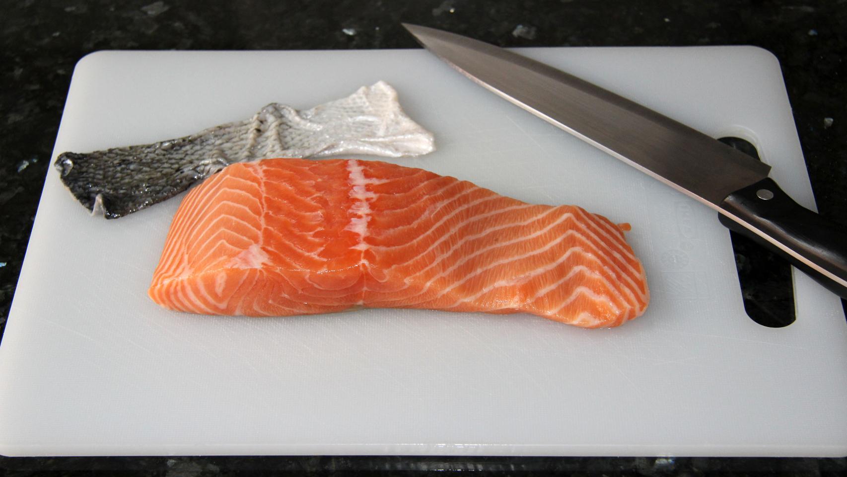 HAMBURGUESA DE SALMÓN Y GAMBAS CON SALSA ROSA EXPRES 01