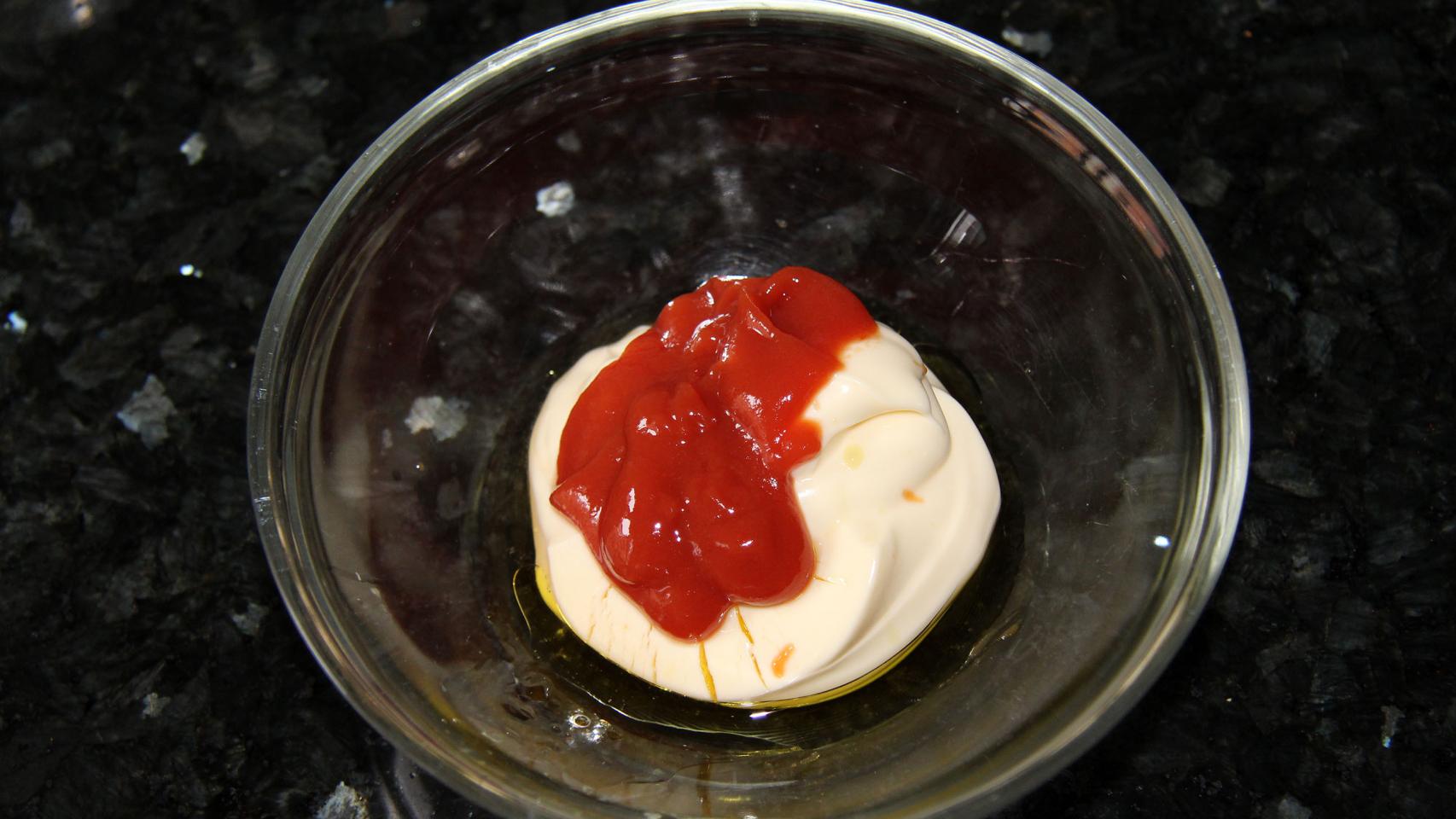 HAMBURGUESA DE SALMÓN Y GAMBAS CON SALSA ROSA EXPRES 07