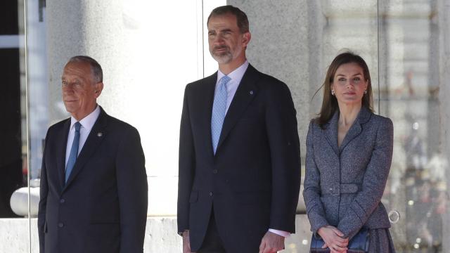 La reina Letizia, el rey Felipe y Marcelo Rebelo de Sousa.
