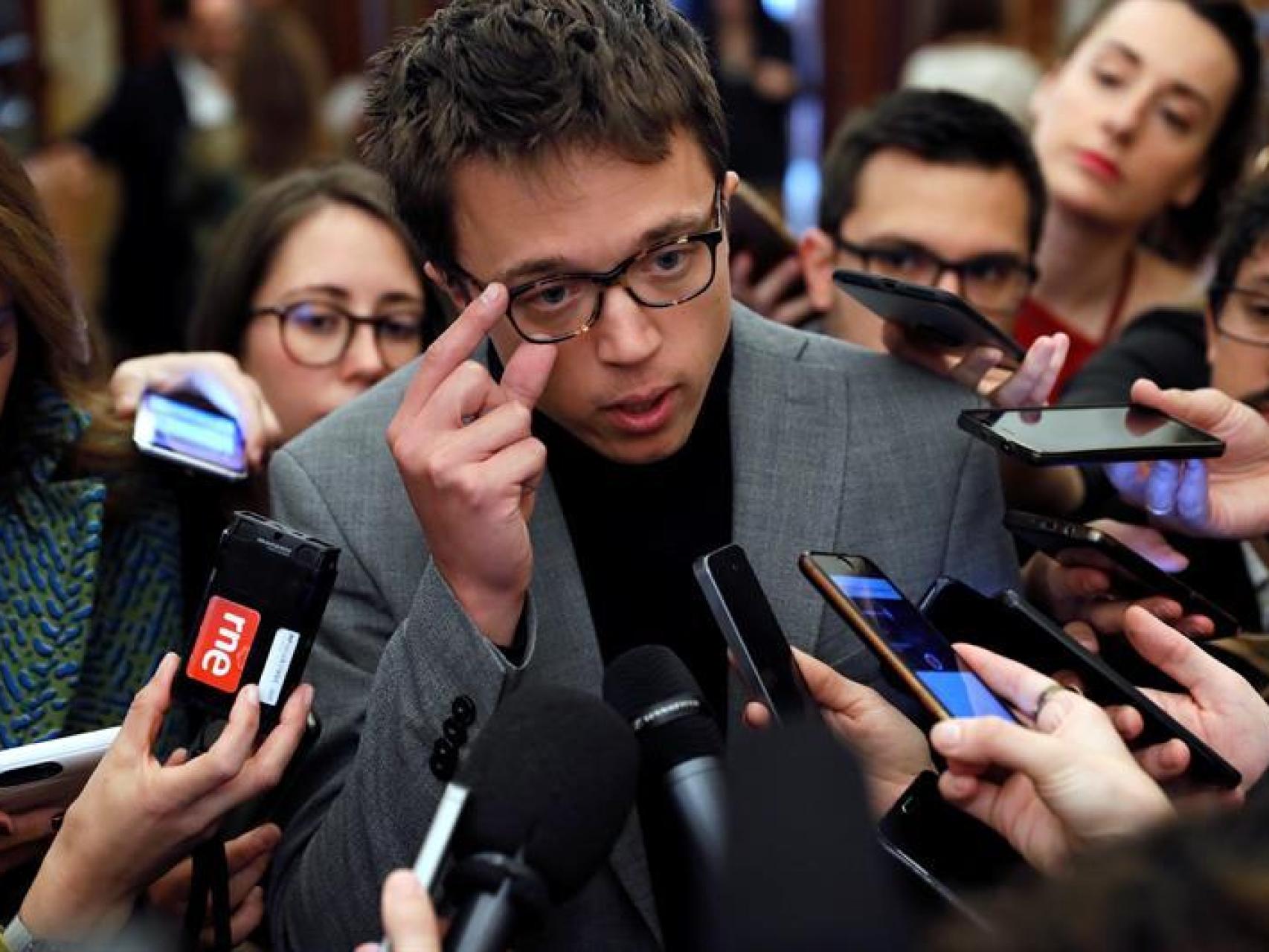 Íñigo Errejón prefiere que le quite el sueño Goya a que lo haga cualquiera.