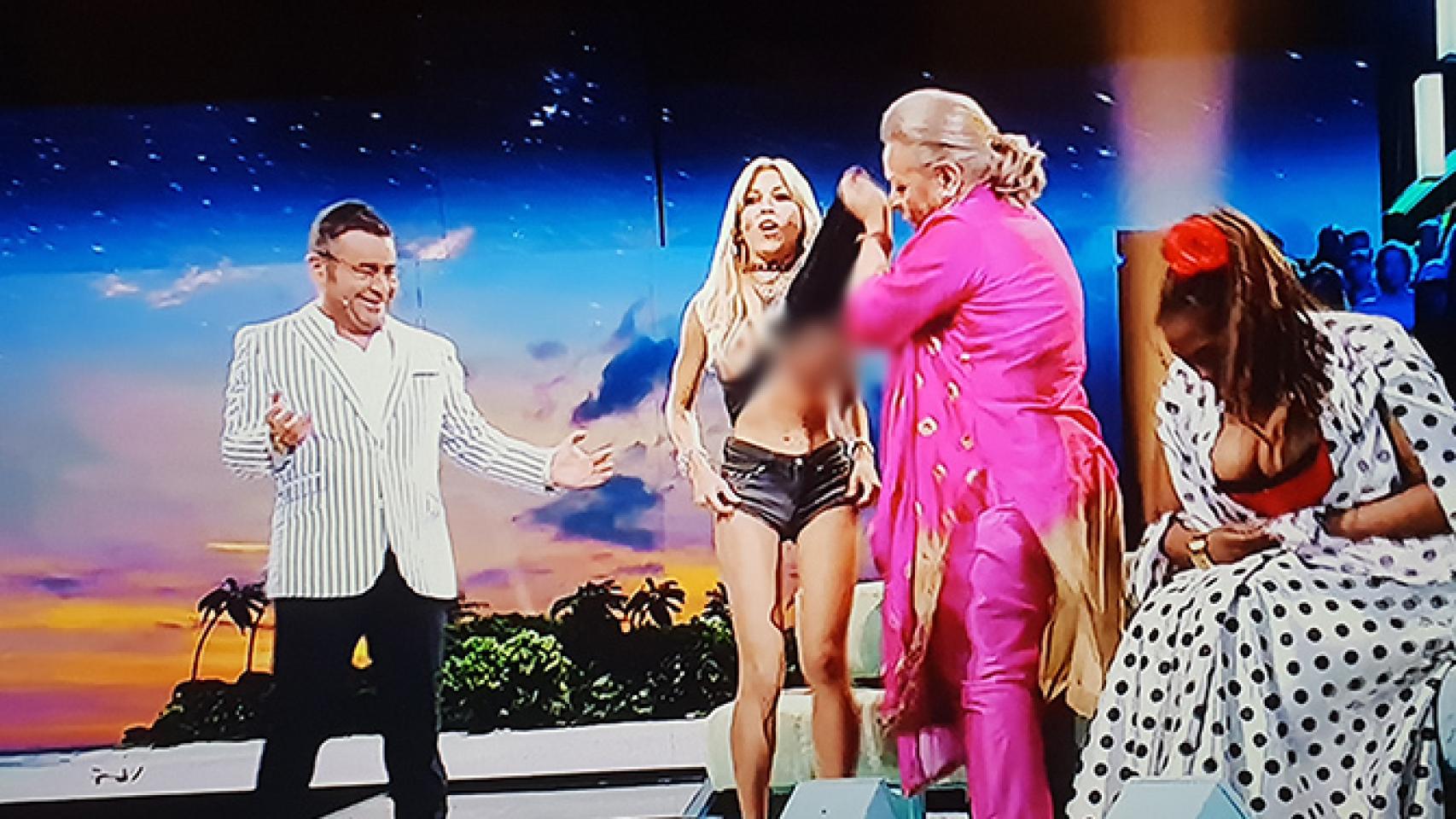 Gahona provoca que a Oriana se le salga un pecho en 'Supervivientes'