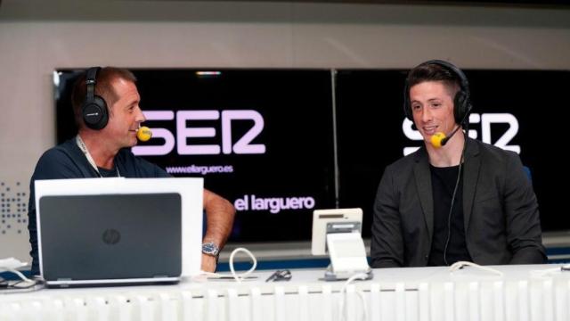 Manu Carreño y Fernando Torres en El Larguero. Foto: Twitter (@ellarguero)