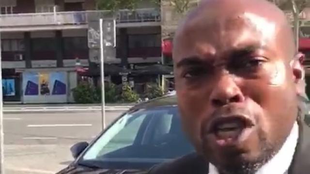 Tremenda bronca entre un taxista y un conductor de Uber en Barcelona