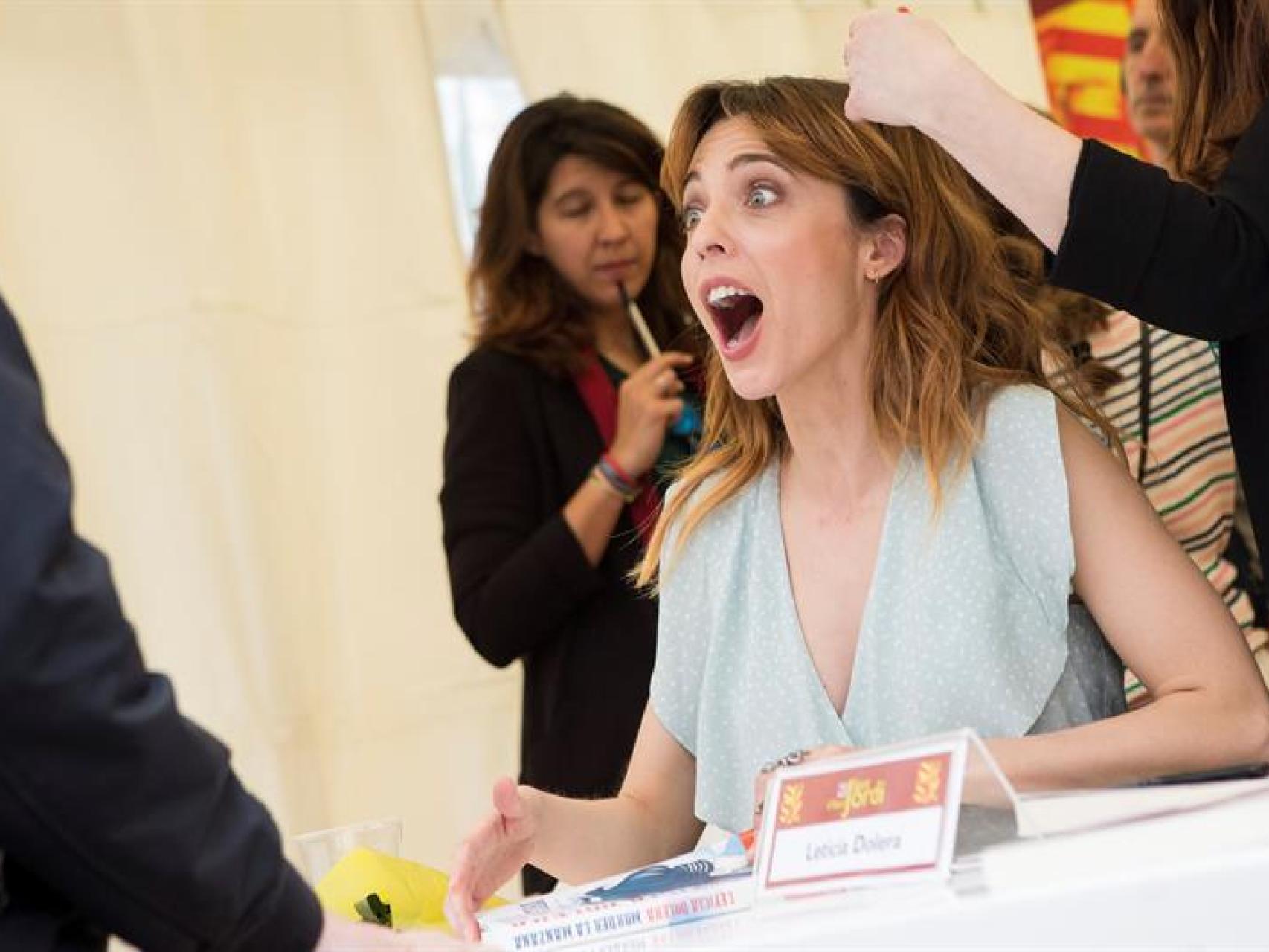 Leticia Dolera recibe a sus lectores.