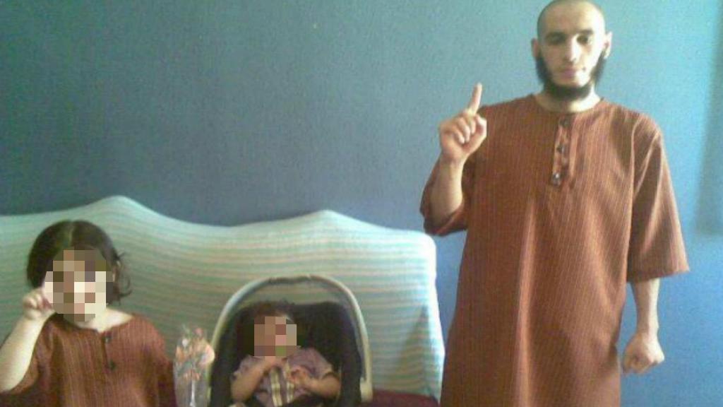 Nabil Mohamed con sus hijos