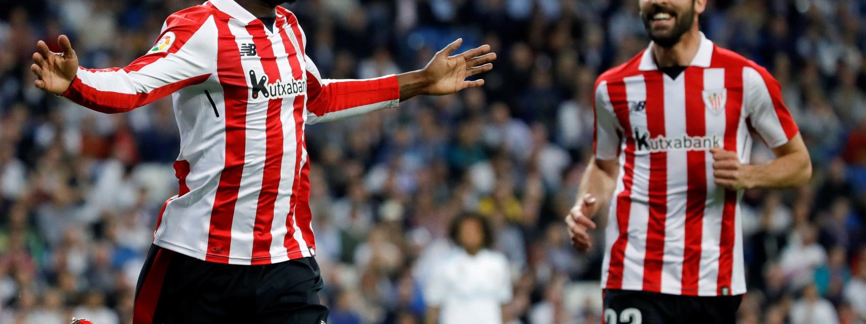 Iñaki Williams y Raúl García celebran un gol del Athletic.