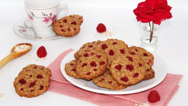 GALLETAS DE AVENA Y PANELA CON FRAMBUESAS Portada