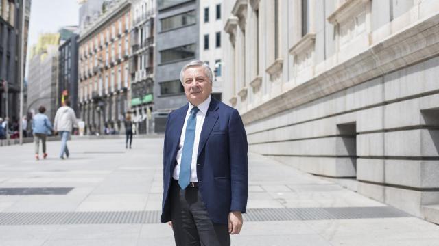 José Blanco, este lunes en la carrera de San Jerónimo de Madrid, donde tiene su sede el Congreso.