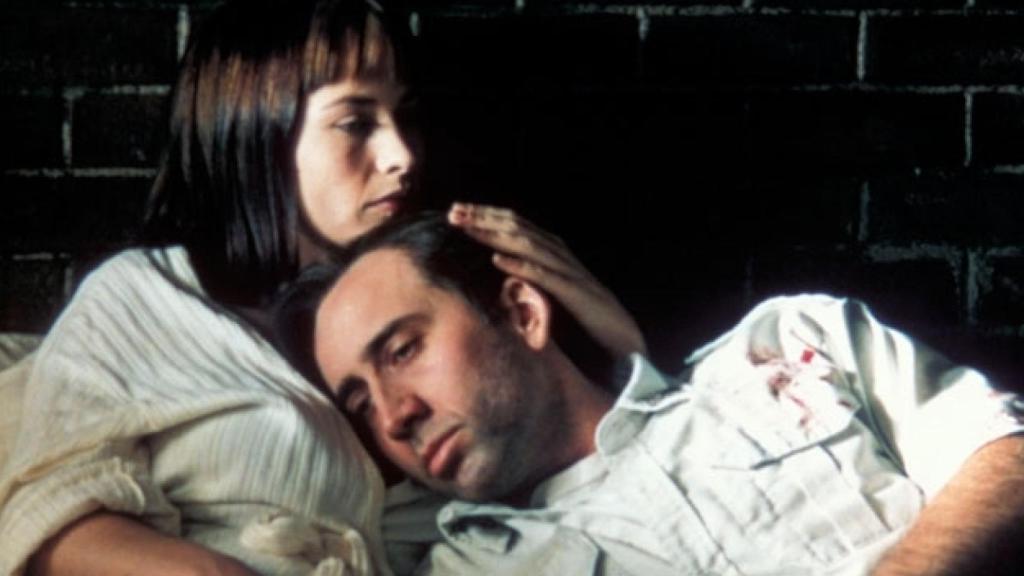 En Al límite se trata el tema de la redención y la culpa, además de tener escenas llenas de simbolismo católico.