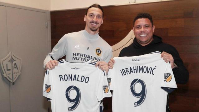 Ibrahimovic y Ronaldo. Foto: Twitter (@LAGalaxy)