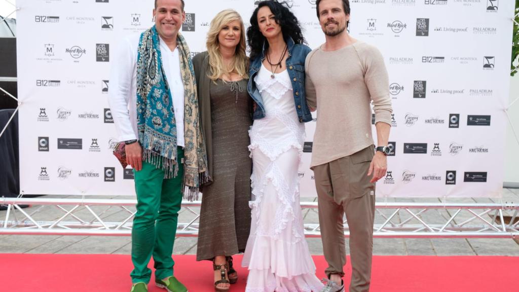 Aurelio Manzano, la vicepresidenta del Consell d'Eivissa Marta Díaz, Mónica Estarreado y Octavi Pujades