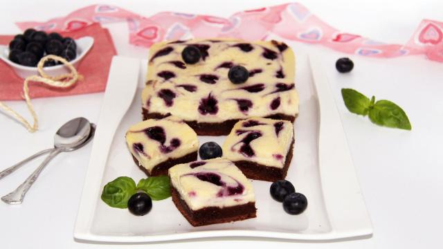 TARTA DE BROWNIE CON CHEESECAKE Y SALSA DE ARÁNDANOS CON TMX Portada