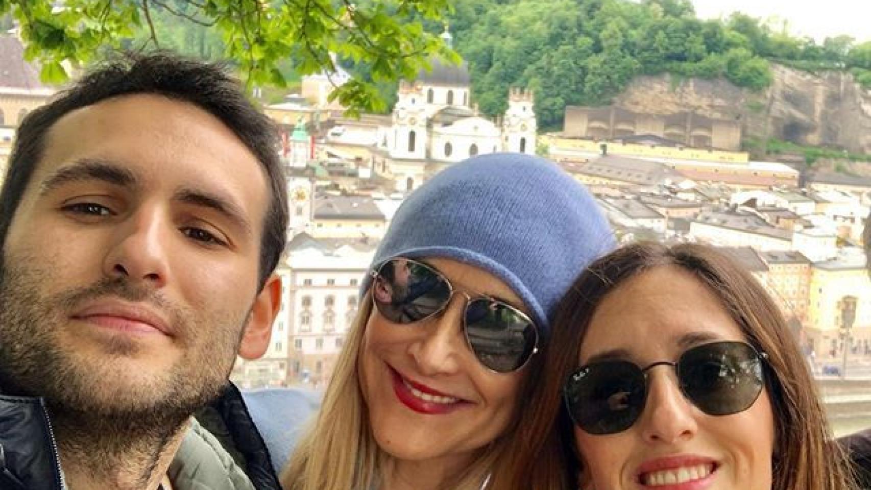 La expresidenta de la Comunidad de Madrid, Cristina Cifuentes, con sus hijos este martes.