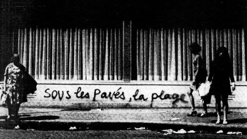 Bajo los adoquines, la playa, uno de los eslóganes eternos de Mayo del 68