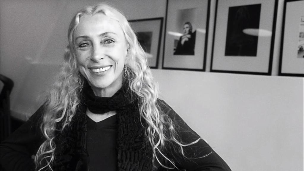 El documental está rodado en blanco y negro, en contraste con las portadas de Vogue.