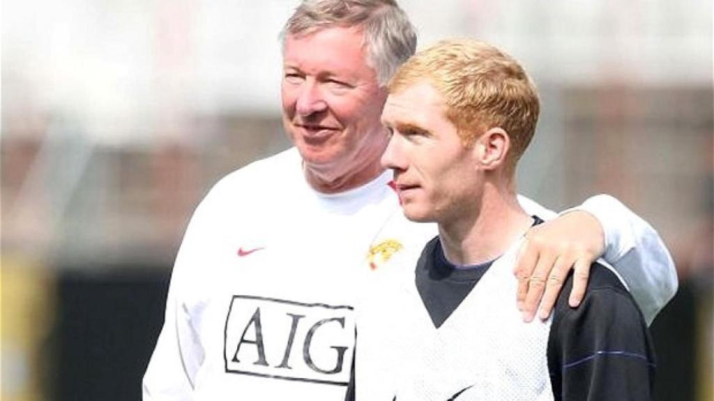 Paul Scholes, a la derecha, junto a Sir Alex Ferguson durante su etapa como futbolista del Manchester United