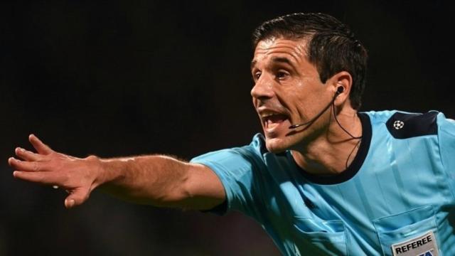 Milorad Mažić dirigiendo un partido de Champions League. Foto: uefa.com