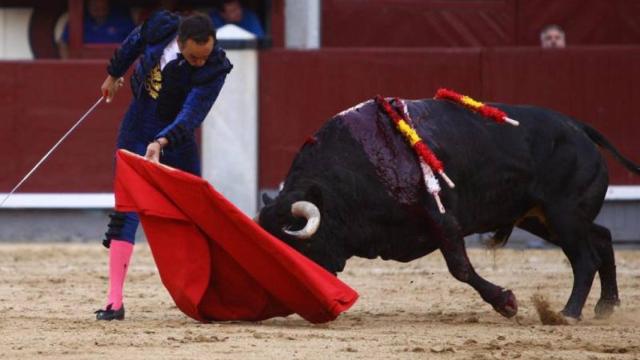 Pase de pecho de El Cid, que estuvo asustado con la mala corrida de La Quinta