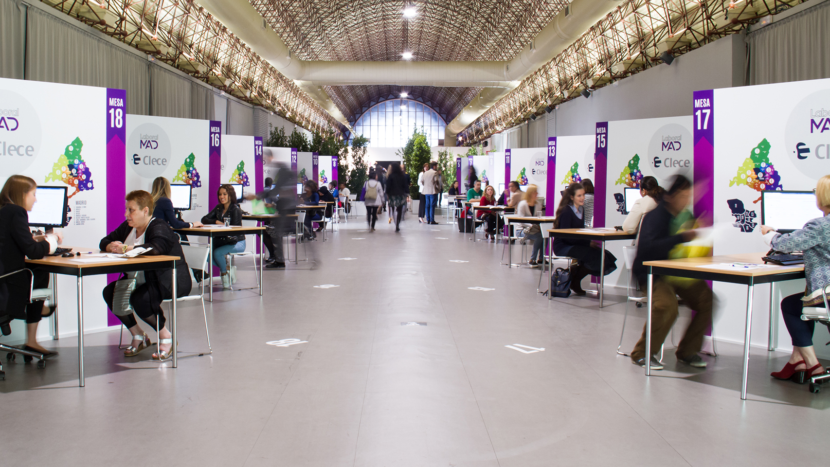 Laboral MAD ha contado con una veintena de mesas para las entrevistas.
