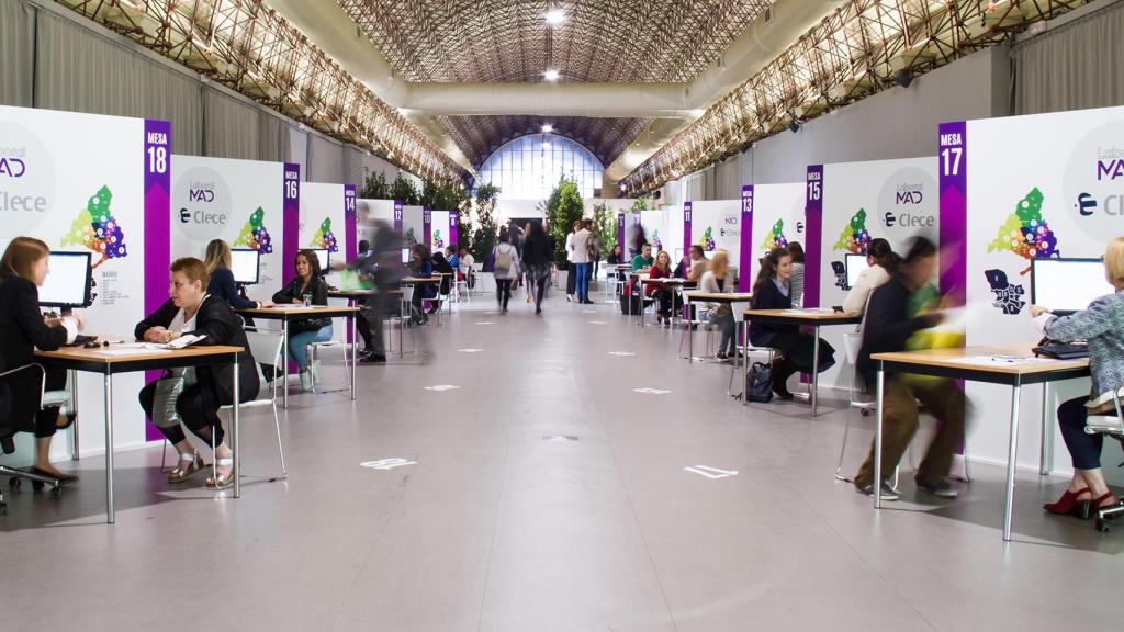Laboral MAD ha contado con una veintena de mesas para las entrevistas.
