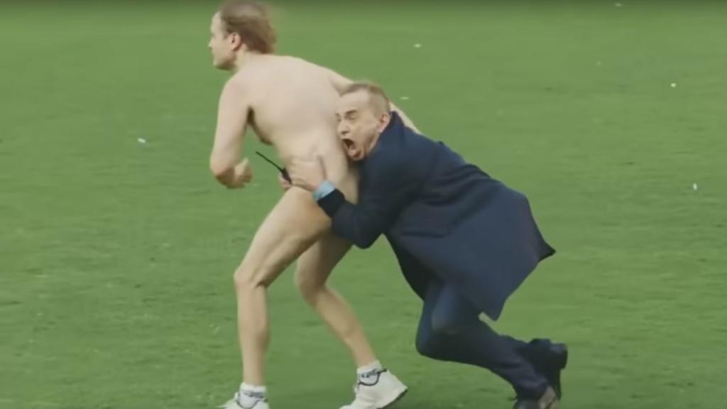 Una de las partes del anuncio, retirado de la emisión.