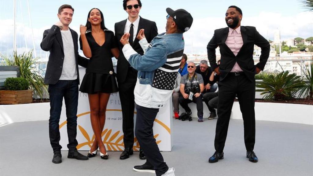 El equipo de la película posa en la Croisette.