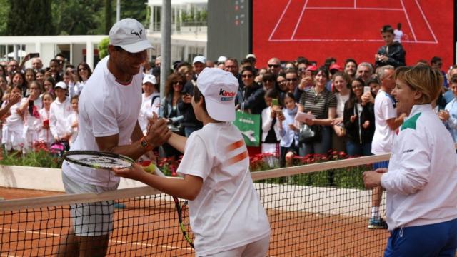 Nadal, durante un clinic con niños en Roma.