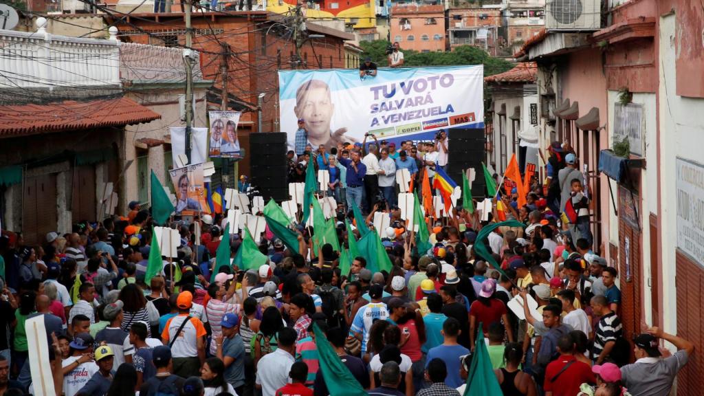 Henri Falcón, durante un mitin en Caracas.