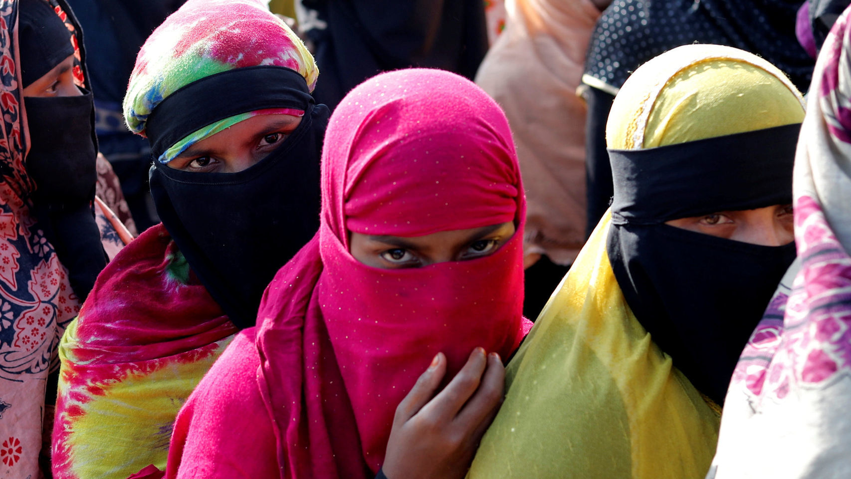 Refugiados rohinyá esperando ayudas en el campo de refugiados de Kutupalong.