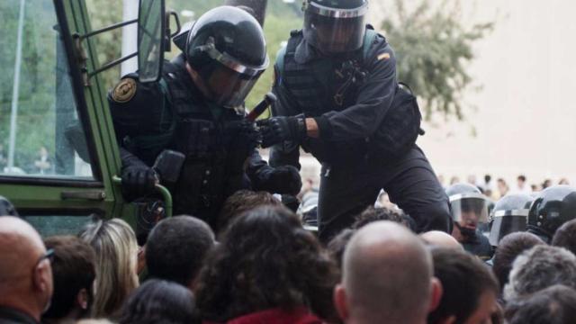 Detenido siete meses después por una patada en los testículos a un policía el 1-O