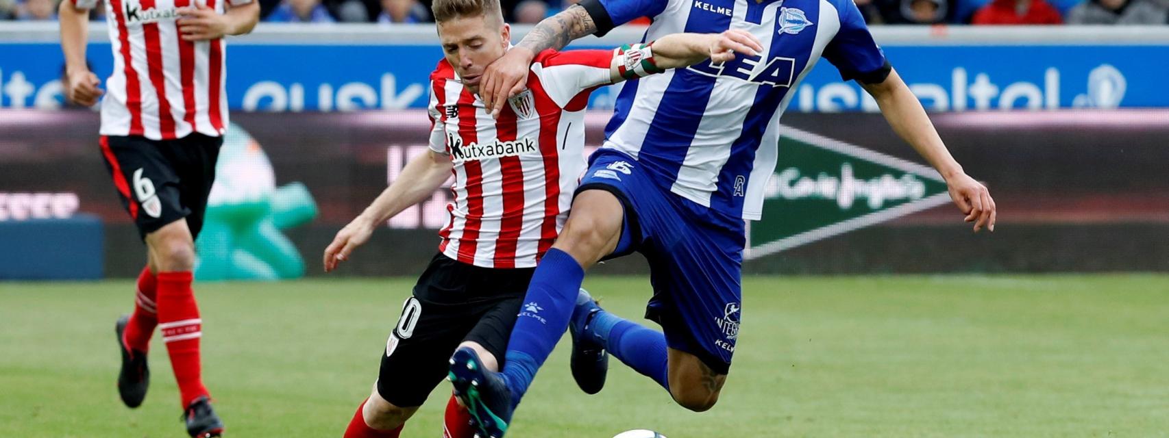 Maripán ante el Athletic.