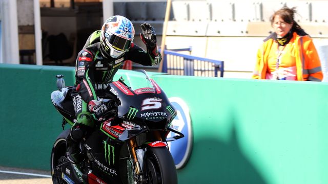 Zarco saluda a sus seguidores tras conseguir la pole en Le Mans.