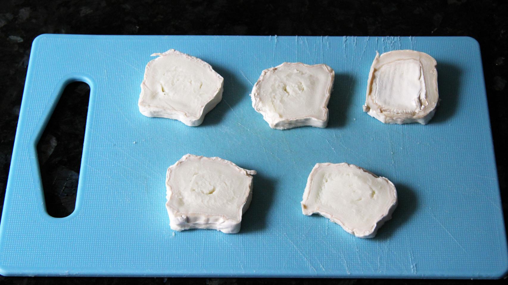 GAZPACHO DE FRESAS CON GRANIZADO DE TOMATE Y VIRUTAS DE QUESO DE CABRA CON TMX 01