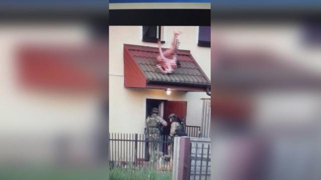 La desastrosa huida de un narco desnudo que acaba dolorido y detenido