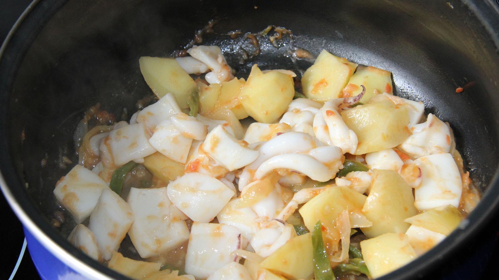 GUISO DE SEPIA CON ALCACHOFAS Y GUISANTES 06