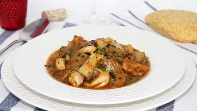 GUISO DE SEPIA CON ALCACHOFAS Y GUISANTES Portada