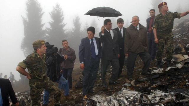 Federico Trillo, entonces ministro de Defensa, visita el lugar del accidente del Yak-42.