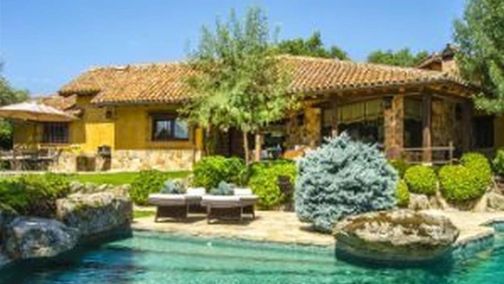 Los enigmas del chalet de Iglesias: del dueño que diseñó la bellota a la mansión PlayBoy de Torbe