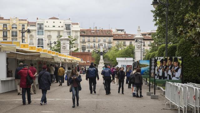 La Feria del Libro ha comenzado pasada por agua.