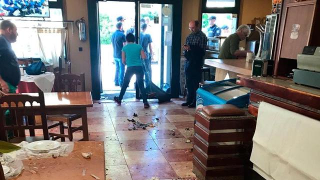 Así quedó el bar donde entraron los 'celtarras'.
